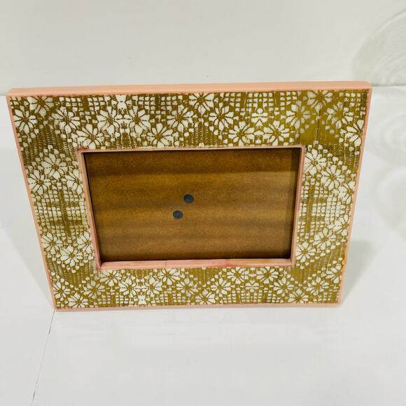 Two's Company Photo Picture Frame Standing Table Top Unique Pink Beige Batik 4x6 - Picture 3 of 6